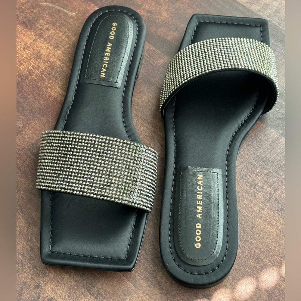 Good American Crystal Crush Standout Slide
Sandal - Picture 7 of 13